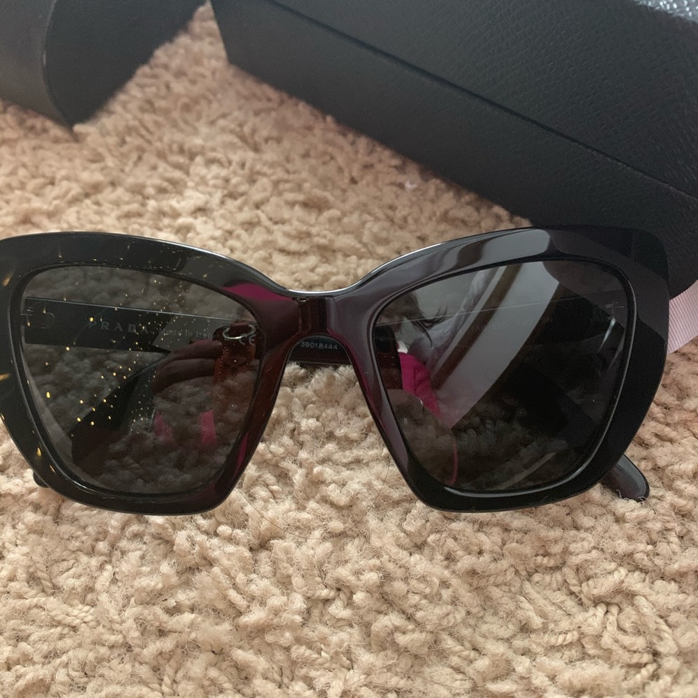 Prada sunglasses - Picture 2 of 7